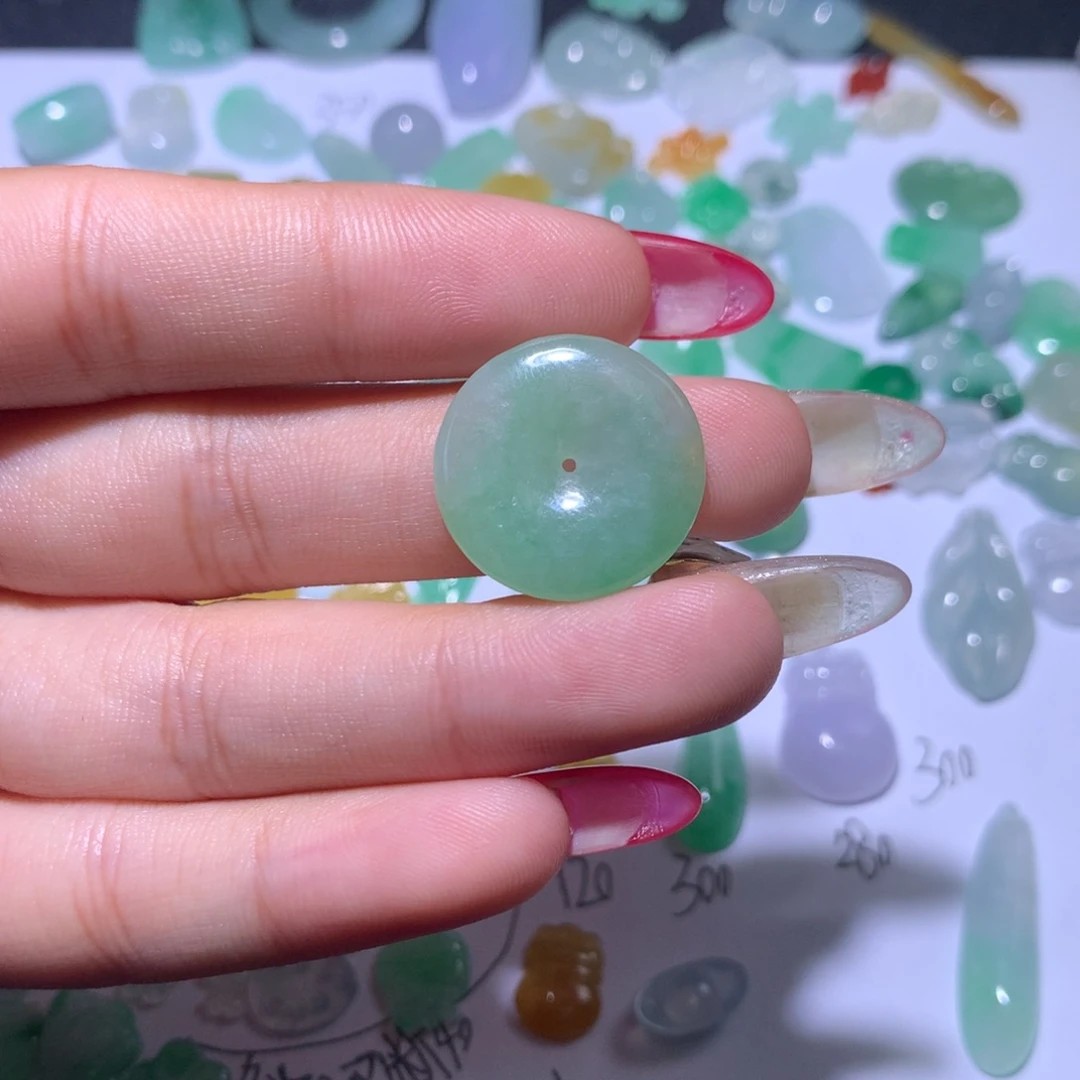 翡翠未镶嵌颈饰扣子