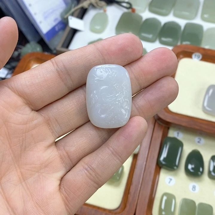和田玉颈饰未镶嵌杰*运
