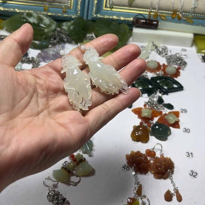 蛇纹石玉合金耳饰
