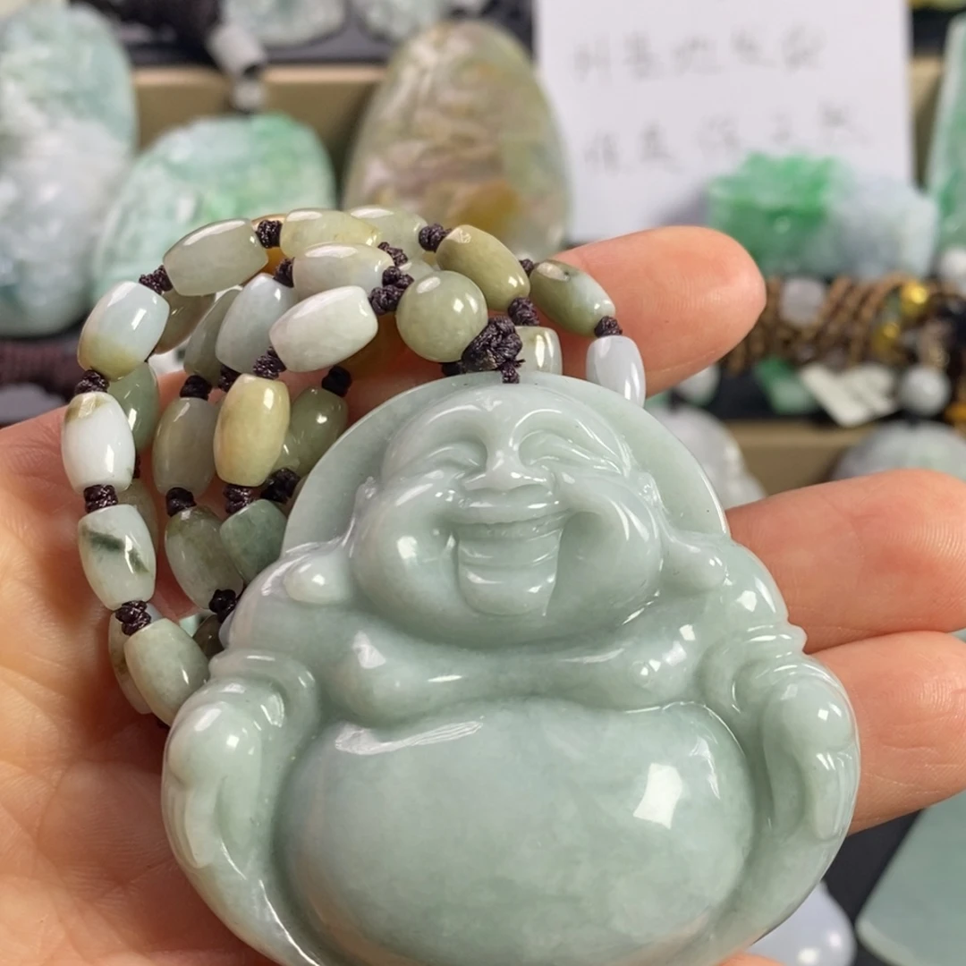 翡翠颈饰未镶嵌佛公