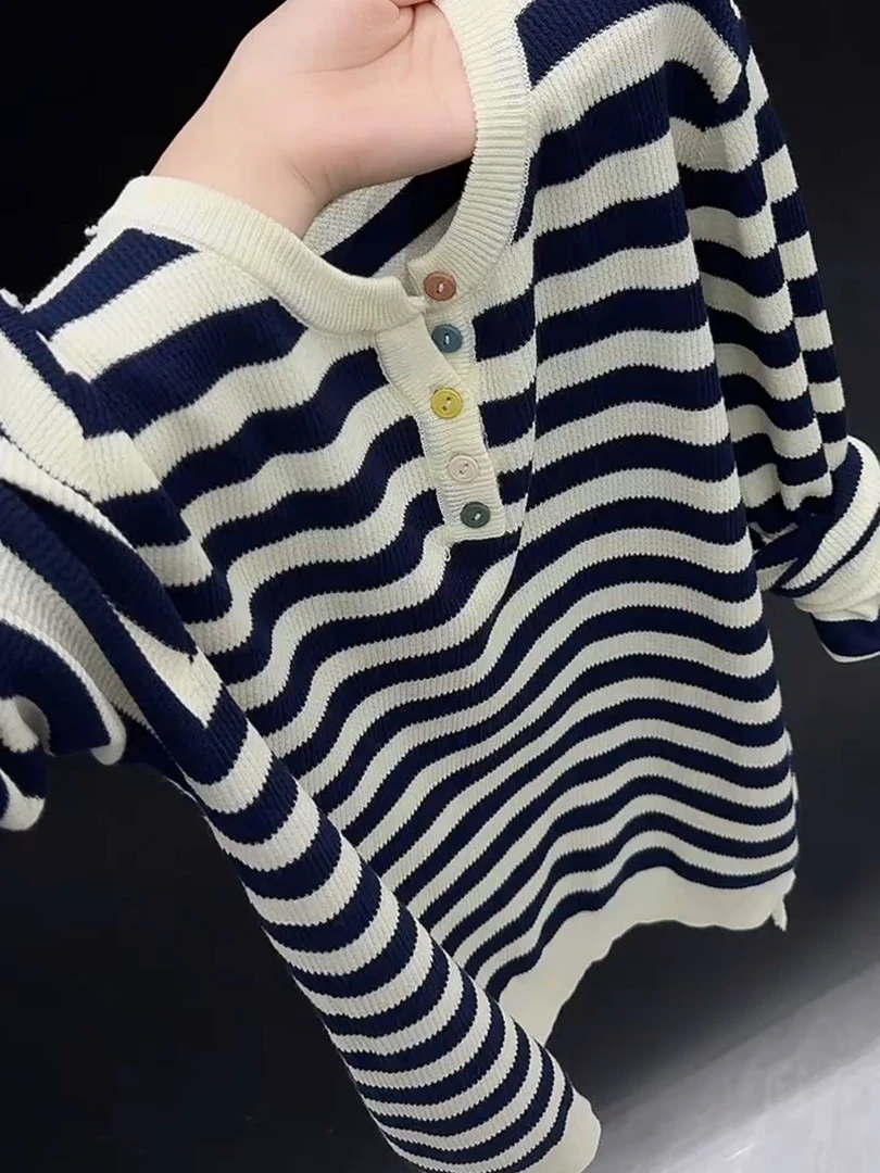 白色圆领条纹设计长袖针织衫女2025秋季新款休独特漂亮大码上衣潮