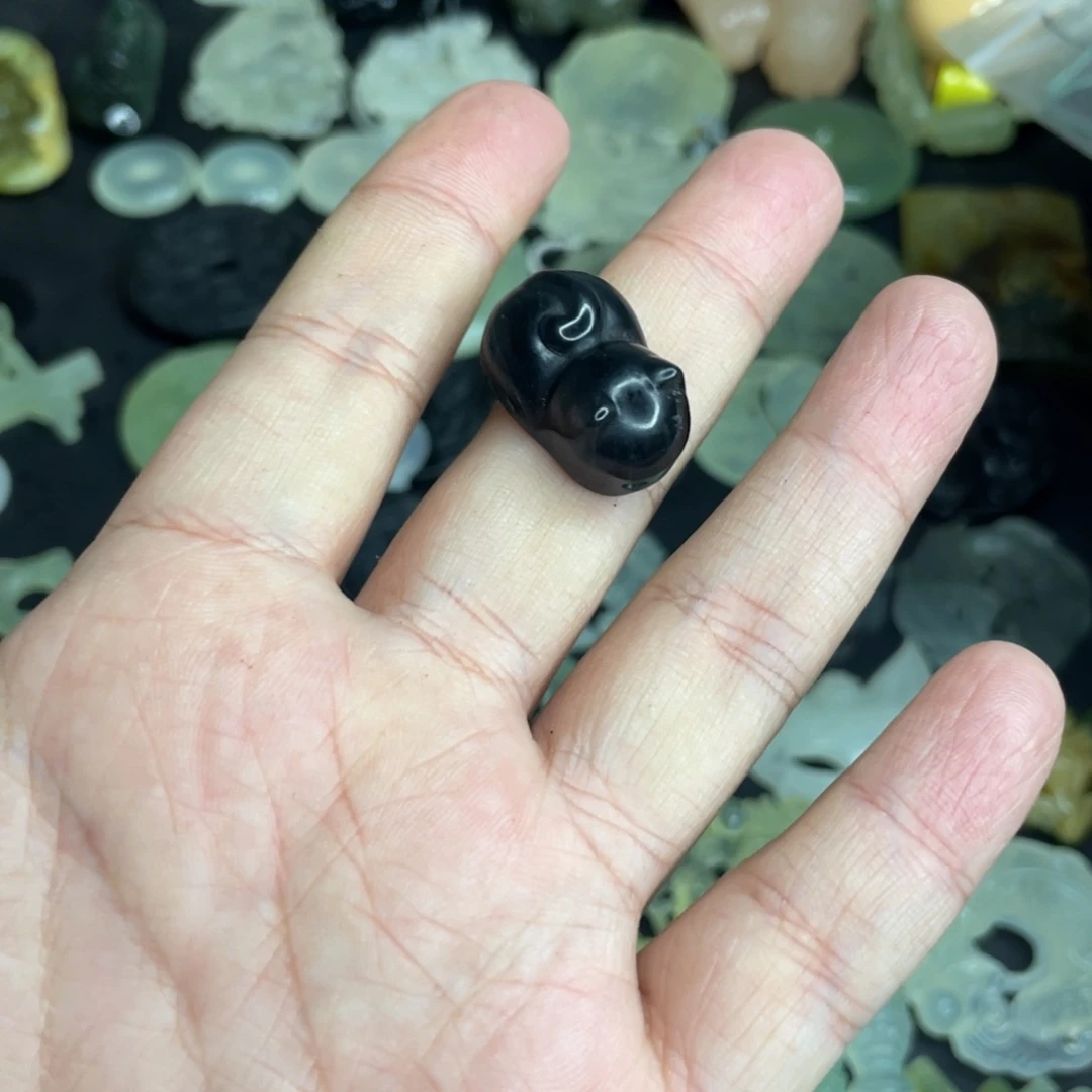 岫玉未镶嵌颈饰爬爬猫