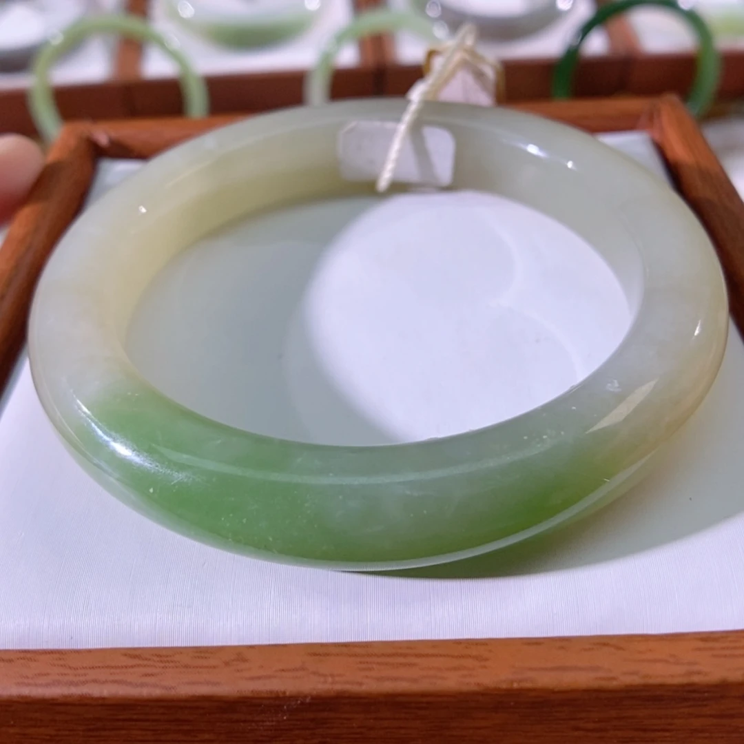 【闪购商品】未镶嵌手镯和田玉（翠青玉）