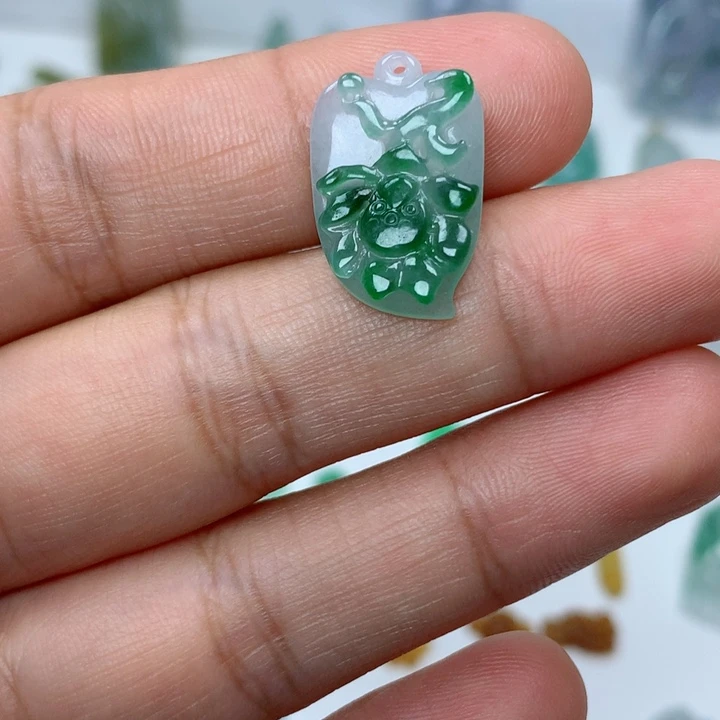 吊坠(不含链)未镶嵌翡翠