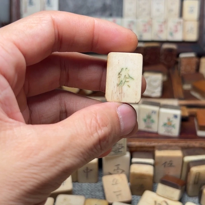 大***酉实心竹雕刻手把件