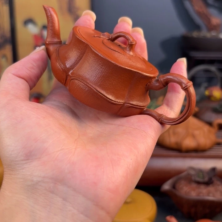 是因为她太善良不值得人