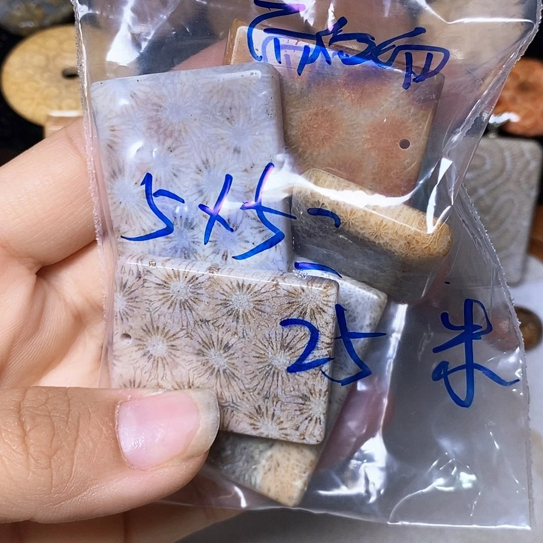 而***而合金珠宝半成品硅化玉