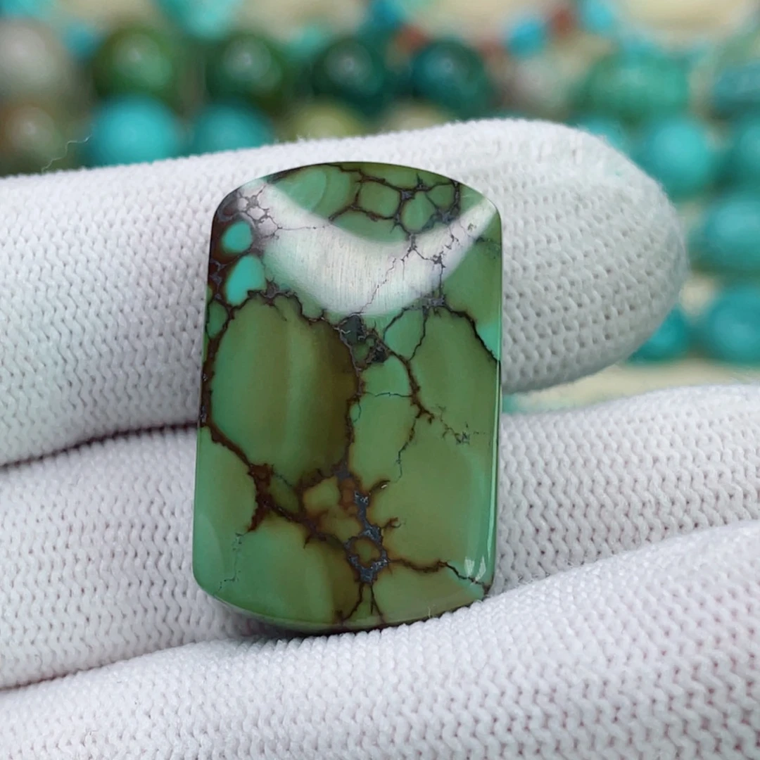 绿松石未镶嵌颈饰