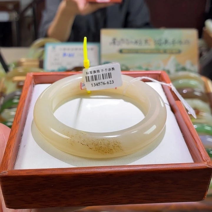 未镶嵌手镯和田玉5。 微瑕56/57