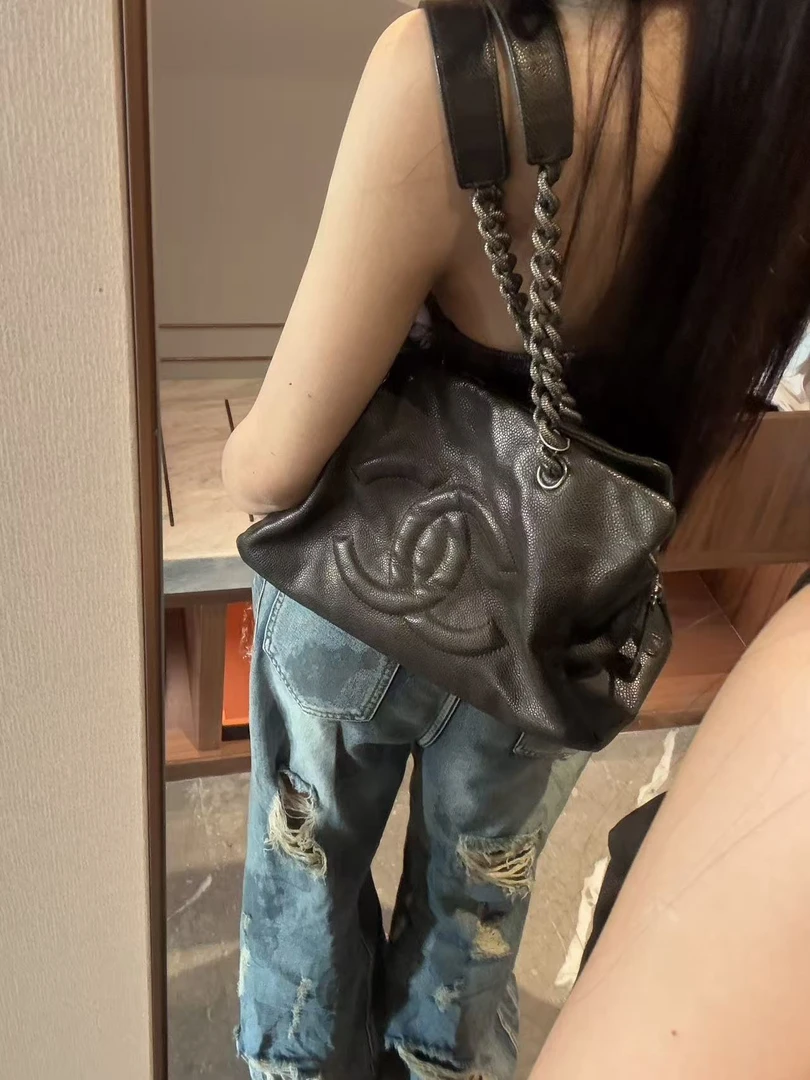 95新 Chanel/香奈儿 展会外场！鱼子酱熔岩托特机场包