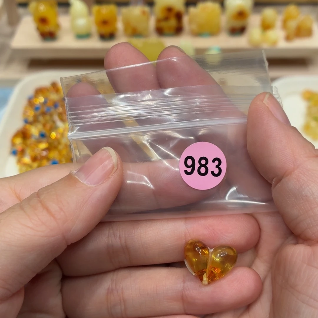 琥珀未镶嵌珠宝奇石