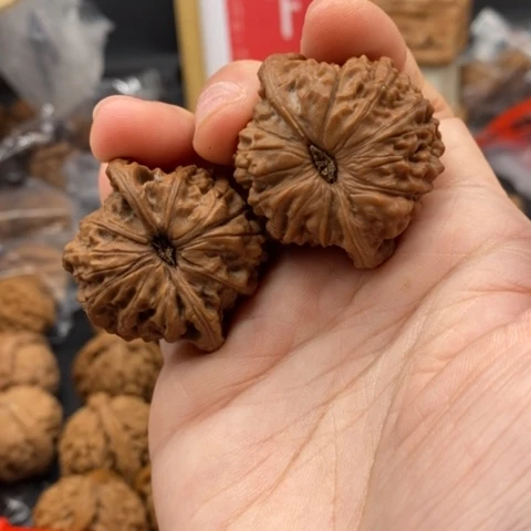 文玩核桃吊坠十****么血麒麟