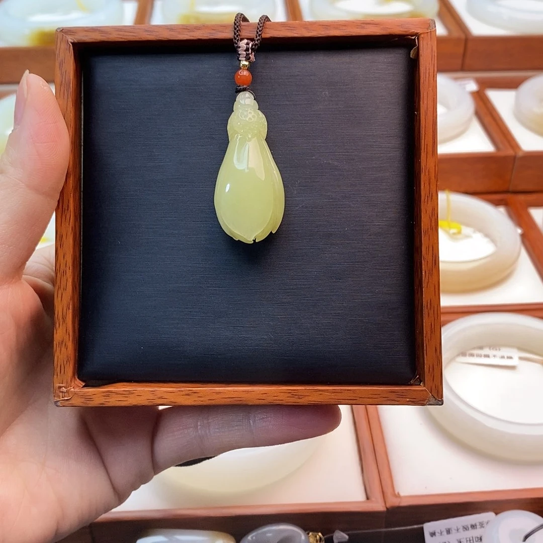 和田玉（黄玉）未镶嵌颈饰