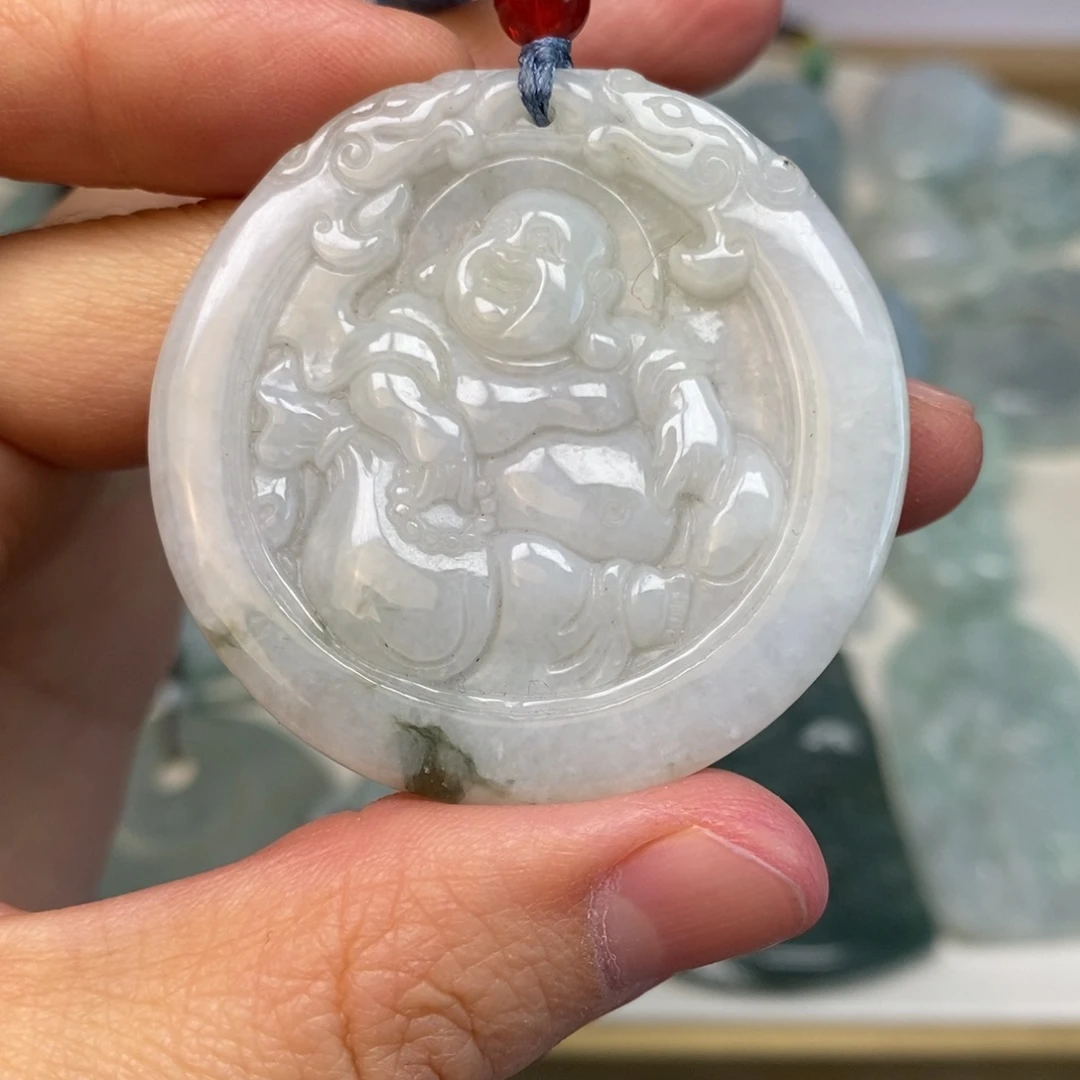 翡翠颈饰未镶嵌佛公