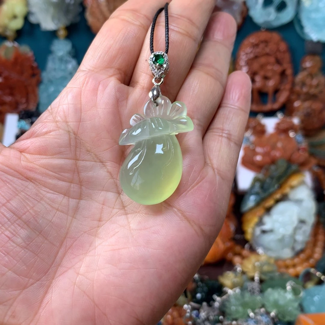 蛇纹石玉未镶嵌挂坠