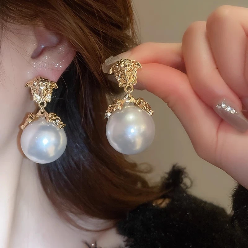合金仿珍珠耳饰 欧美夸张金属人像耳钉轻奢气质大气珠珠耳坠耳饰