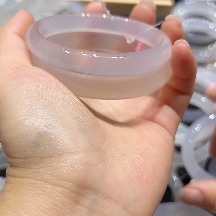 小***涵玛瑙/玉髓未镶嵌手镯拍一发二