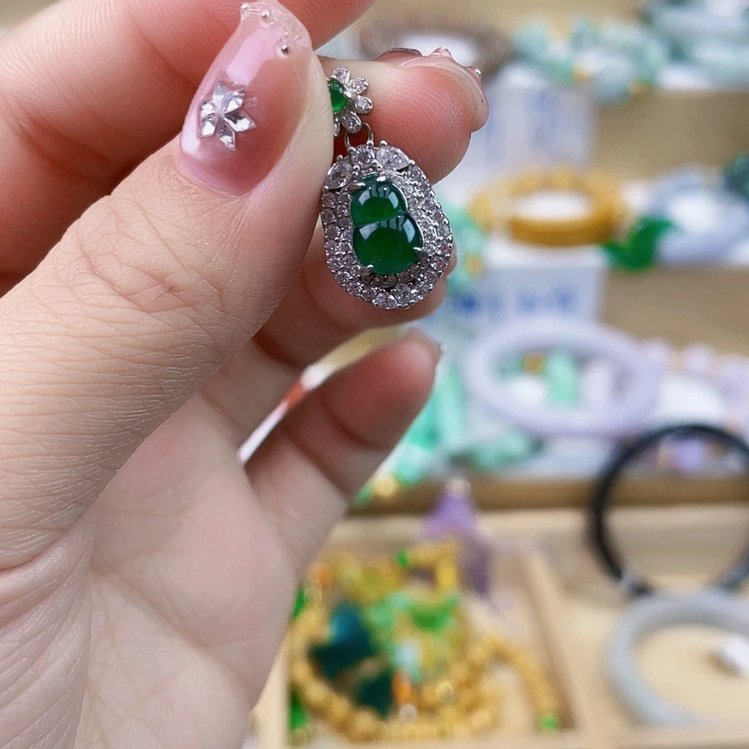 翡翠未镶嵌手链吊坠