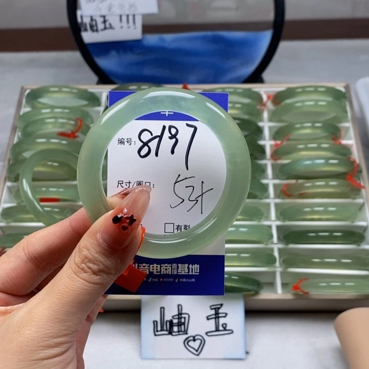 蛇纹石玉手镯未镶嵌易*烊