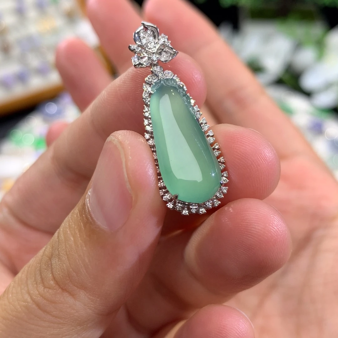 三****吊坠(不含链)18K金镶嵌翡翠福瓜