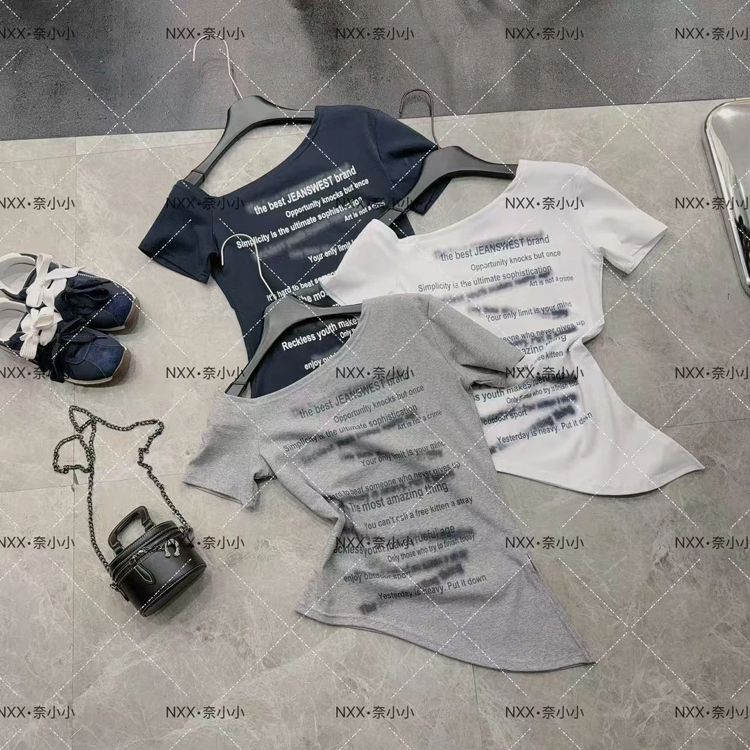 夏季新款不规则露肩短袖开叉t恤女夏辣妹穿搭修身斜领字母上衣
