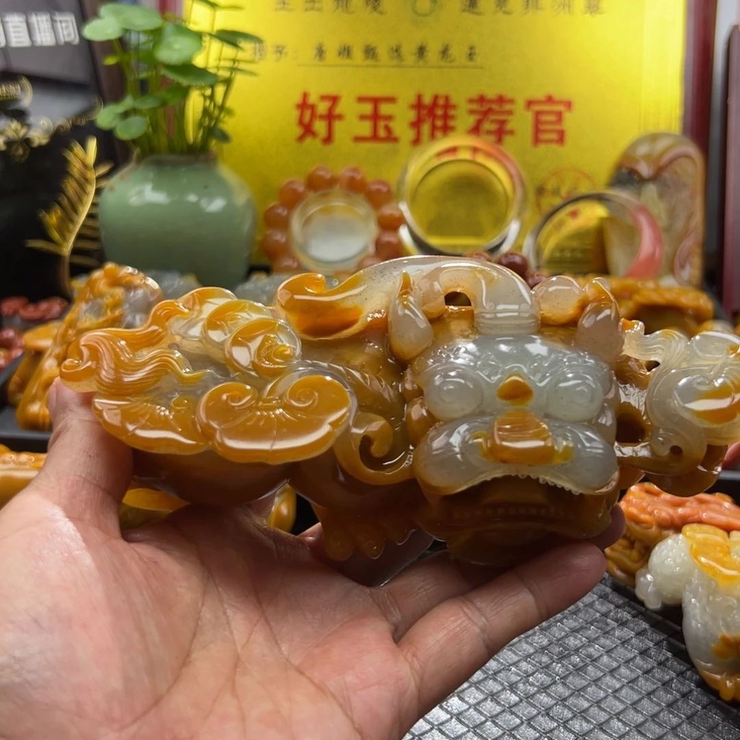 颈饰未镶嵌石英质玉