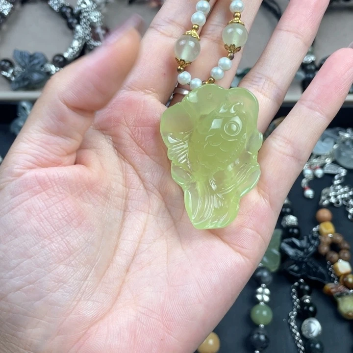 蛇纹石玉合金颈饰