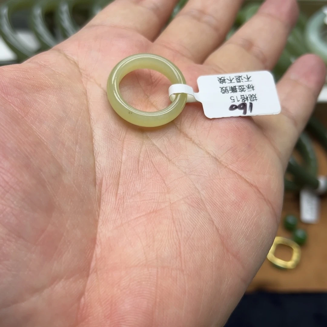 M***和田玉未镶嵌车挂