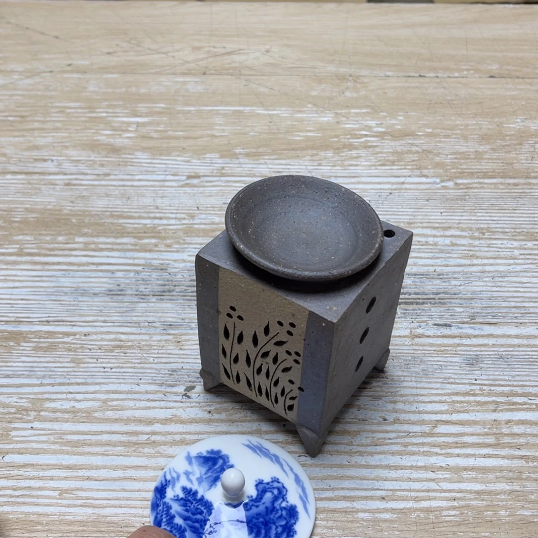 瓷片南**夷密密麻麻地排列着一个大