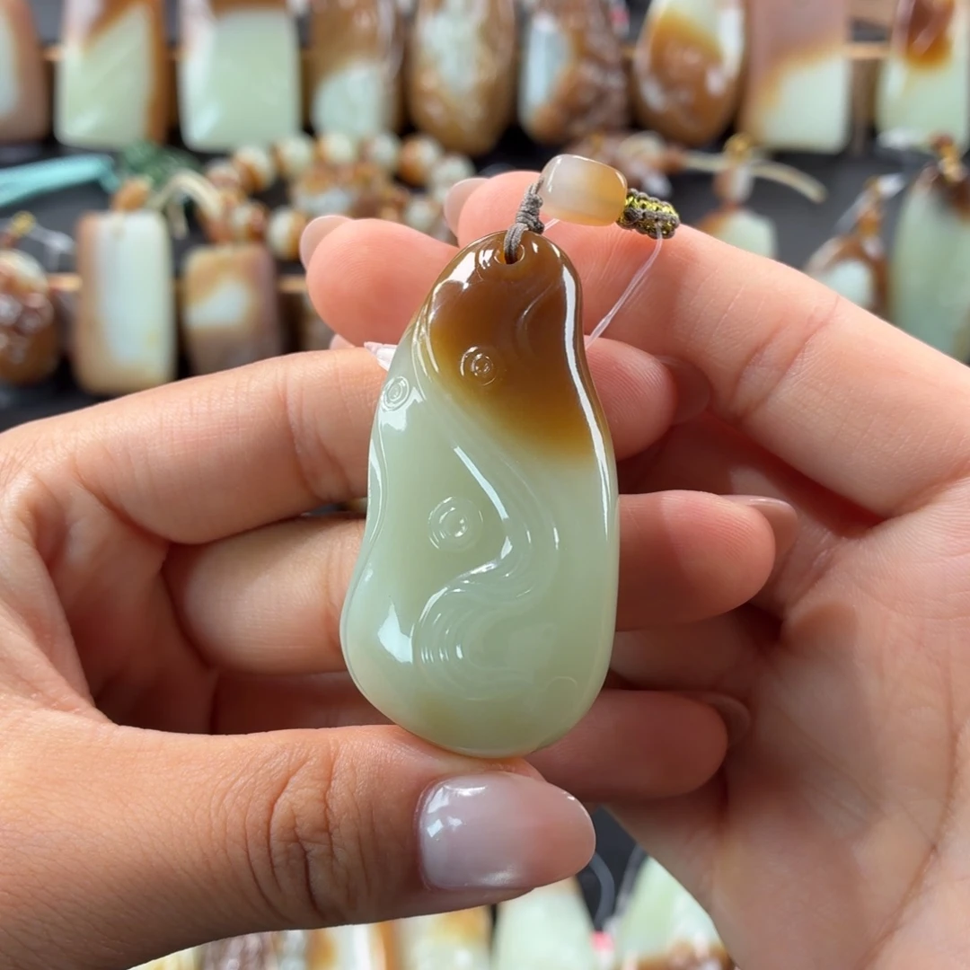 和田玉（糖玉）未镶嵌颈饰