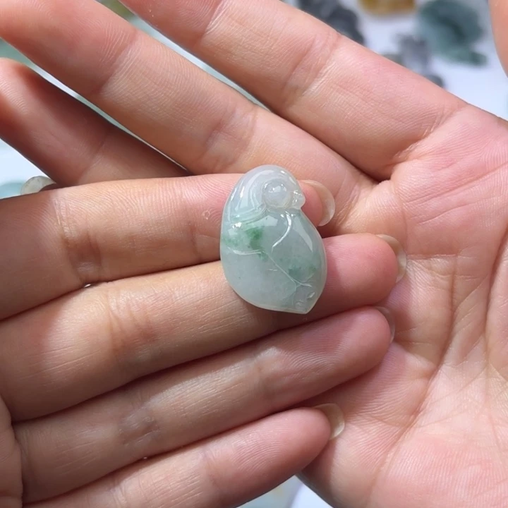 翡翠未镶嵌颈饰天然缅甸翡翠A货精美挂件