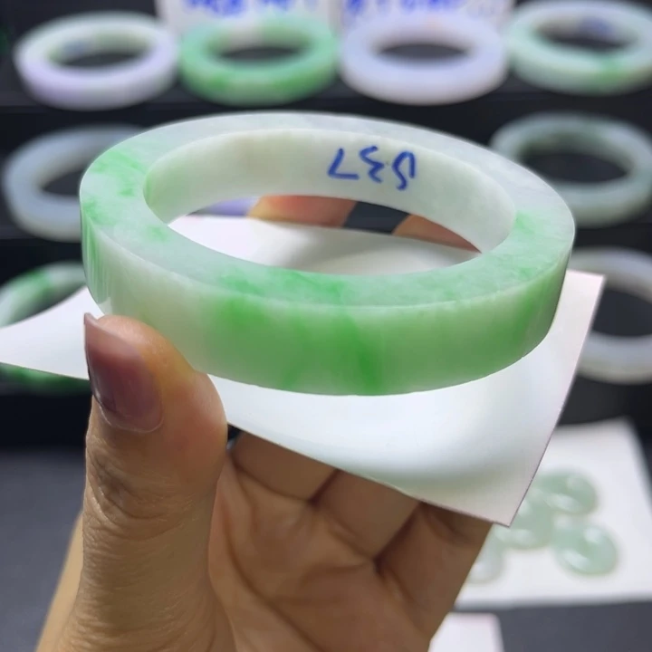 定制翡翠未镶嵌手镯