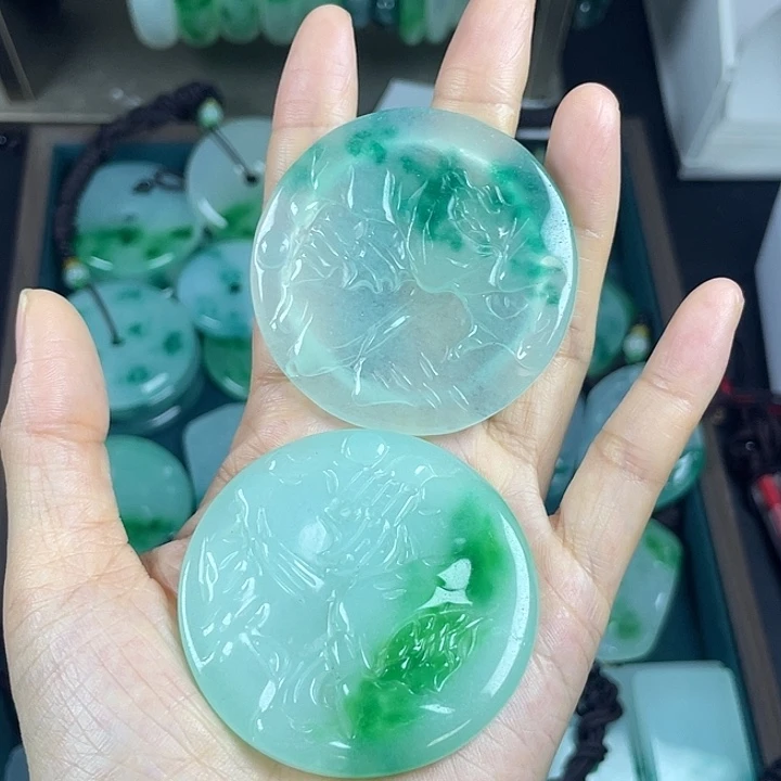 翡翠未镶嵌颈饰吊坠