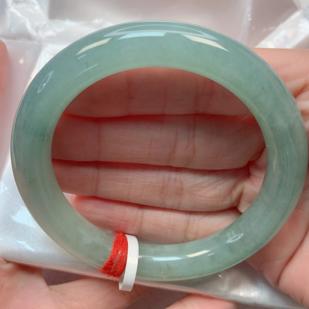 翡翠手镯未镶嵌56.4胖圆条 冰绿底 完整度高