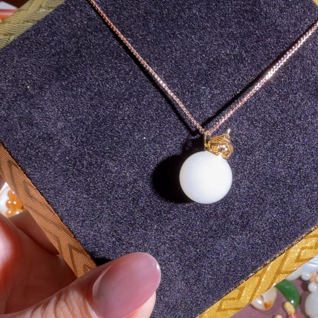 和田玉18K金镶嵌颈饰