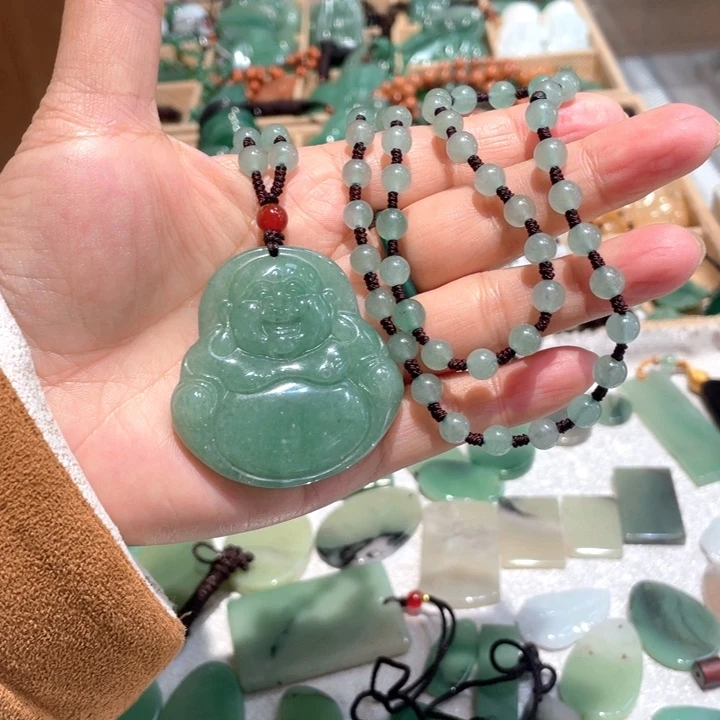 石英质玉未镶嵌颈饰