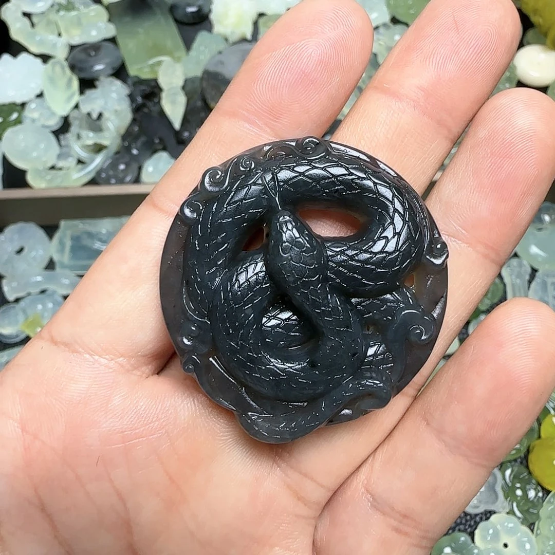 蛇纹石玉颈饰未镶嵌闻**悬