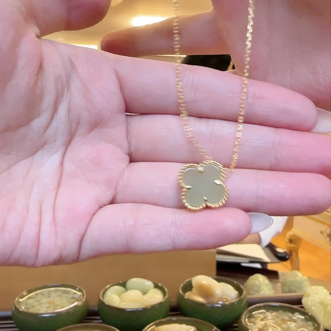 和田玉银S925镶嵌颈饰笑***D