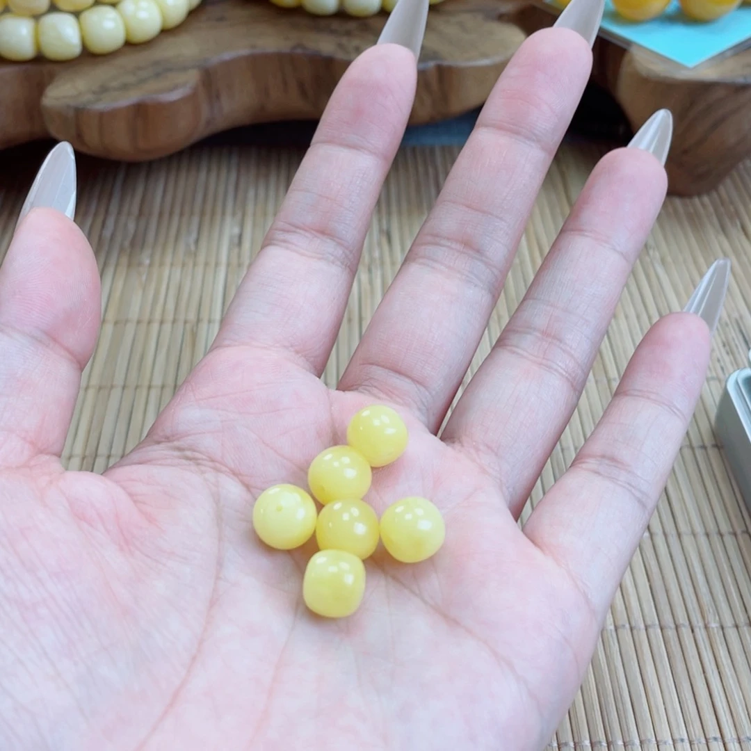 朵***兒未镶嵌蜜蜡裸石多样性发其中一个22