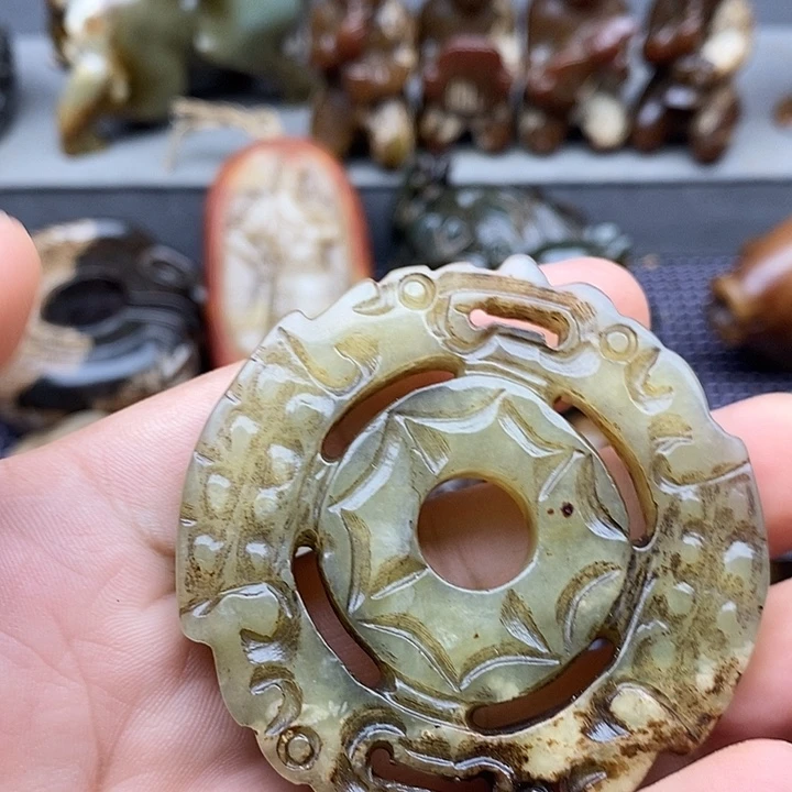 未镶嵌蛇纹石玉颈饰