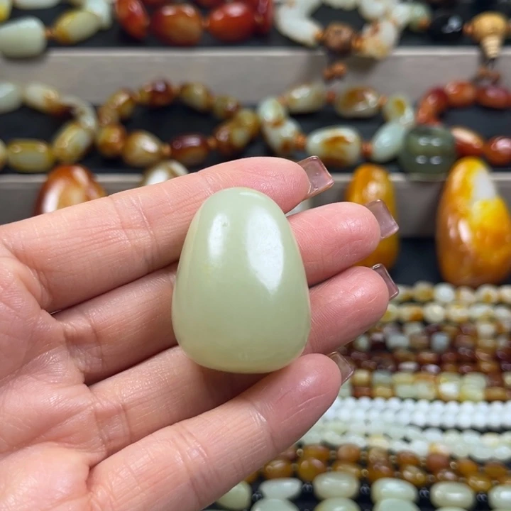 和田玉未镶嵌手串