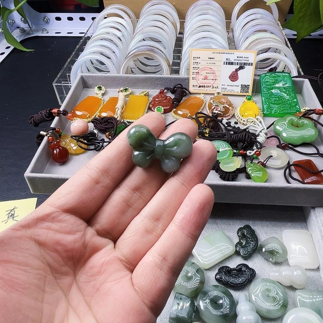 非金属时尚经典美人吊坠