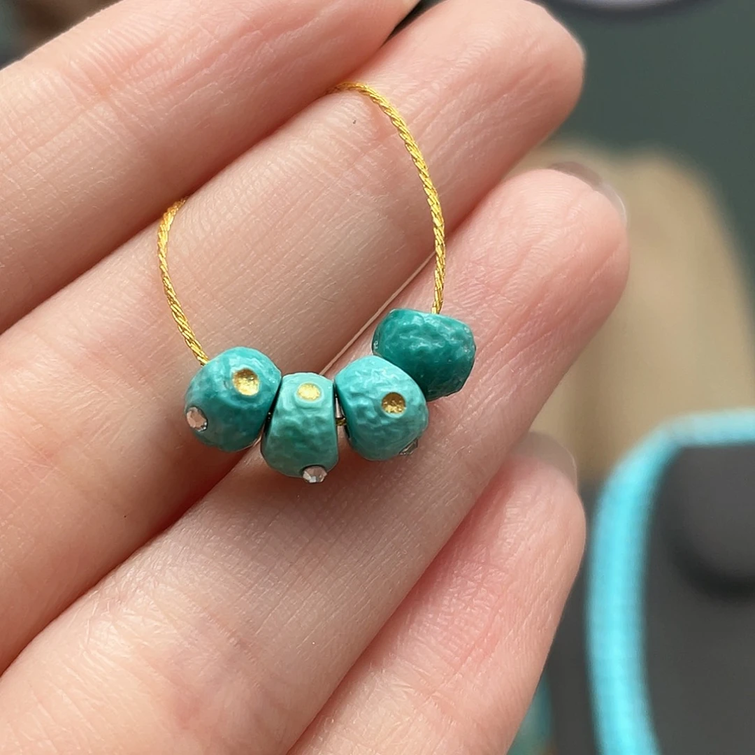 绿松石未镶嵌颈饰