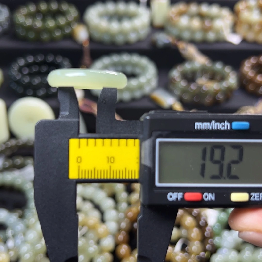 和田玉手链未镶嵌青海湖水绿戒圈