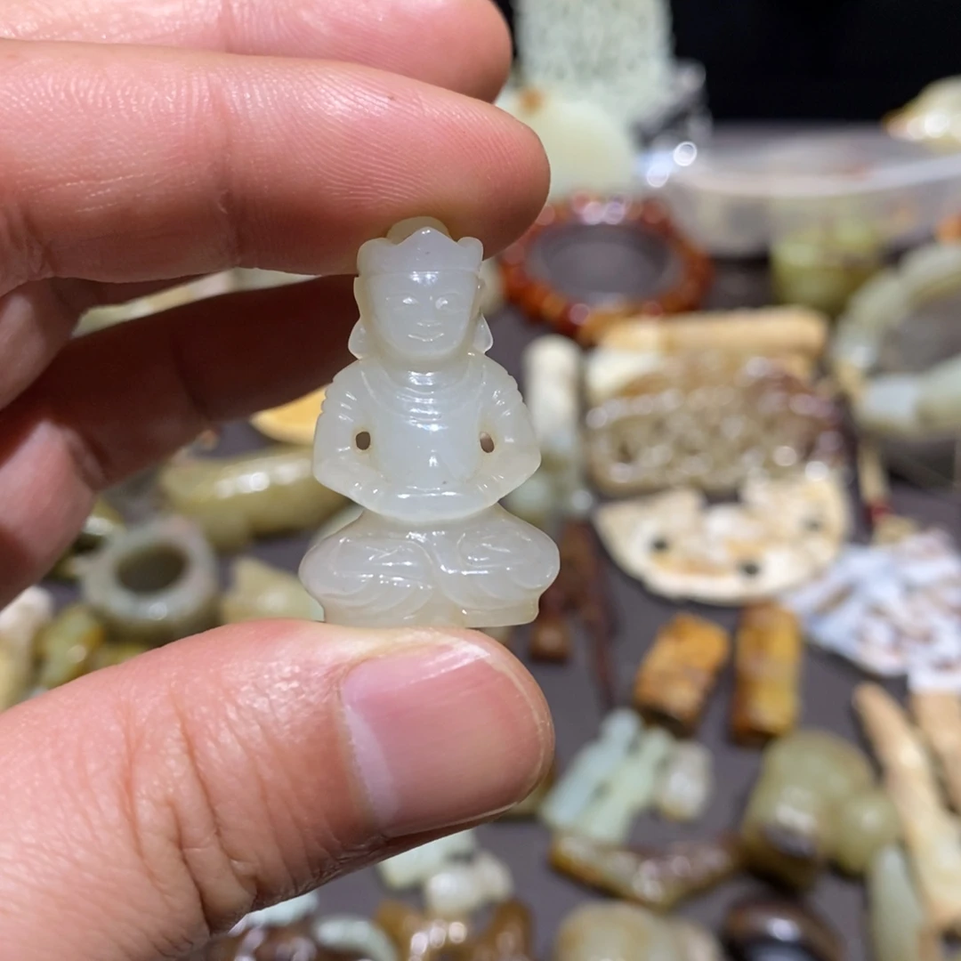 人***态和田玉（糖玉）未镶嵌颈饰