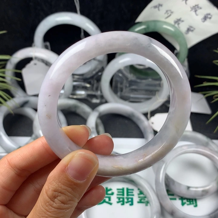 翡翠未镶嵌手镯61号。55圈