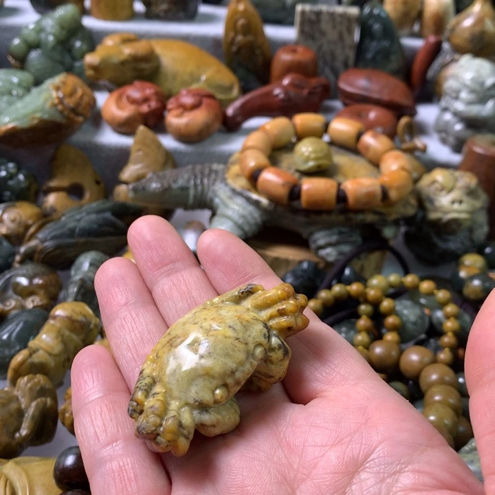 未镶嵌岫岩河磨玉（透闪石质玉）把件