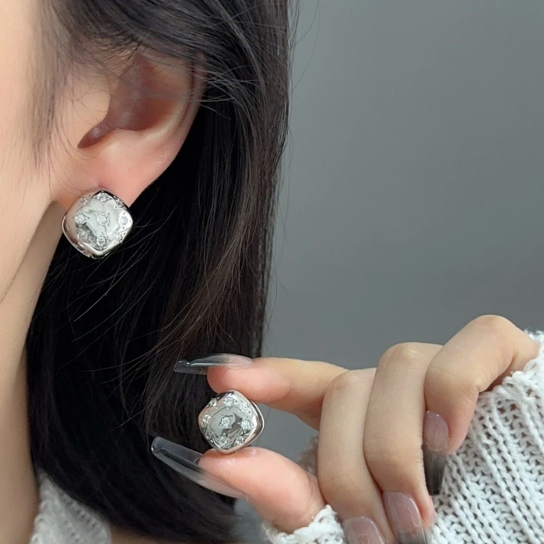 黑糖【耳饰】 立体方形轻奢耳扣小众设计感个性简约耳环E1651