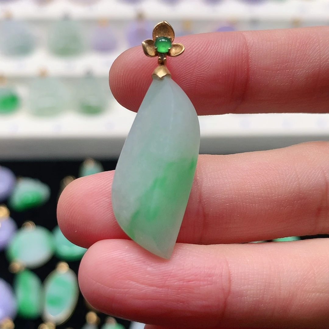 颈饰18K金镶嵌翡翠翡翠吊坠