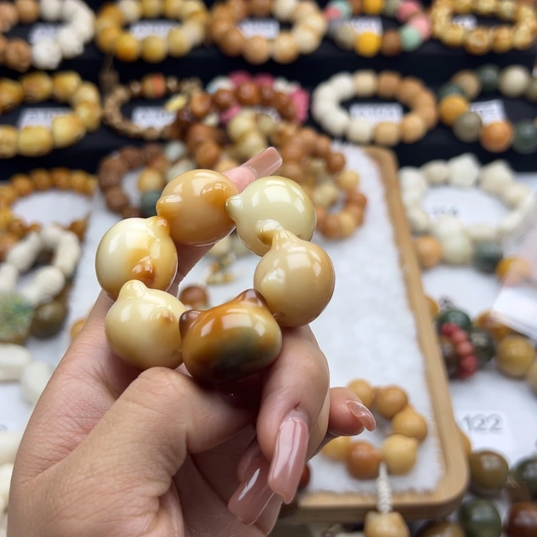 白玉菩提吊坠24猫头微瑕